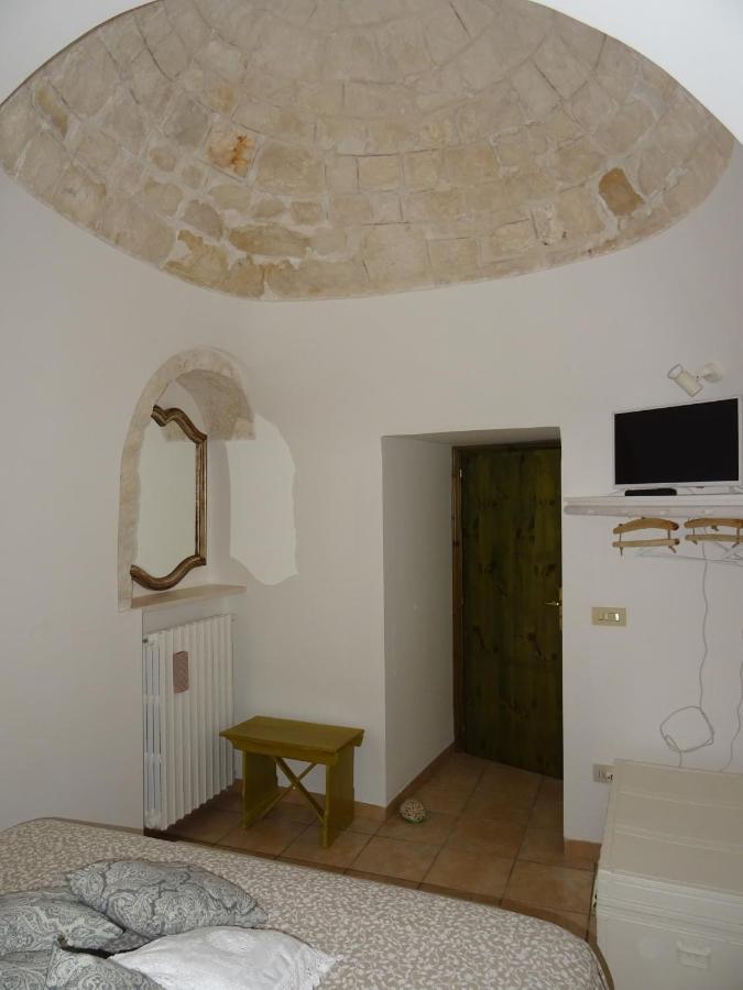 Trulli Di Zia Tata Guest House โลโกโรตอนโด ภายนอก รูปภาพ