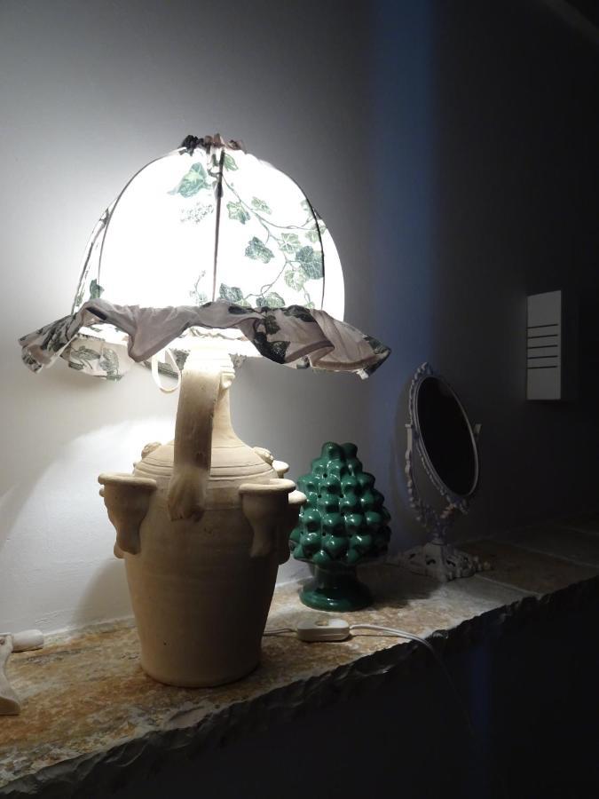 Trulli Di Zia Tata Guest House โลโกโรตอนโด ภายนอก รูปภาพ