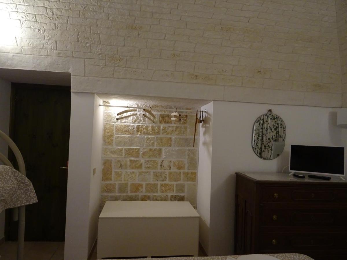 Trulli Di Zia Tata Guest House โลโกโรตอนโด ภายนอก รูปภาพ
