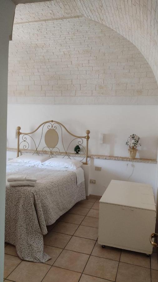 Trulli Di Zia Tata Guest House โลโกโรตอนโด ภายนอก รูปภาพ
