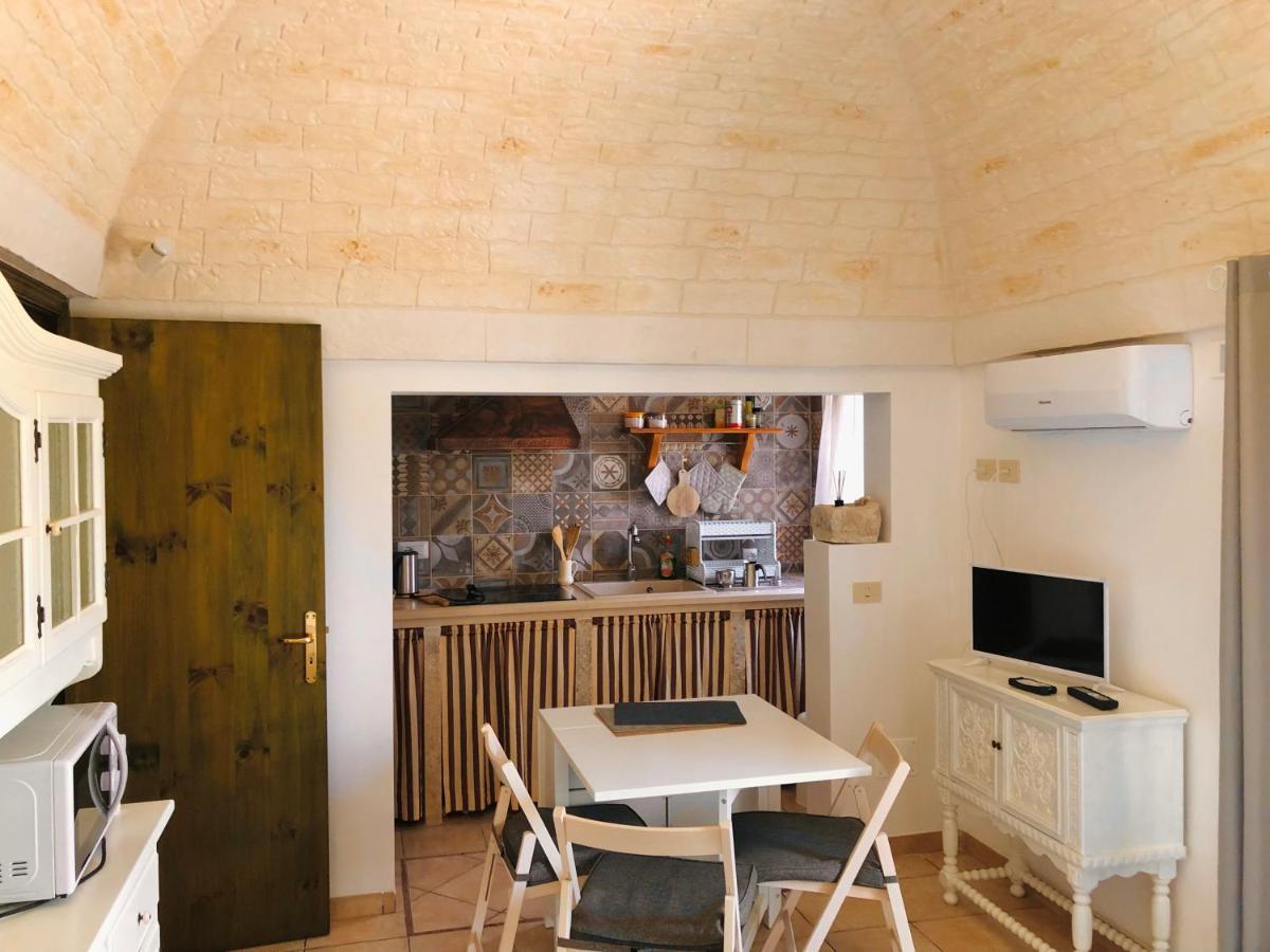 Trulli Di Zia Tata Guest House โลโกโรตอนโด ภายนอก รูปภาพ