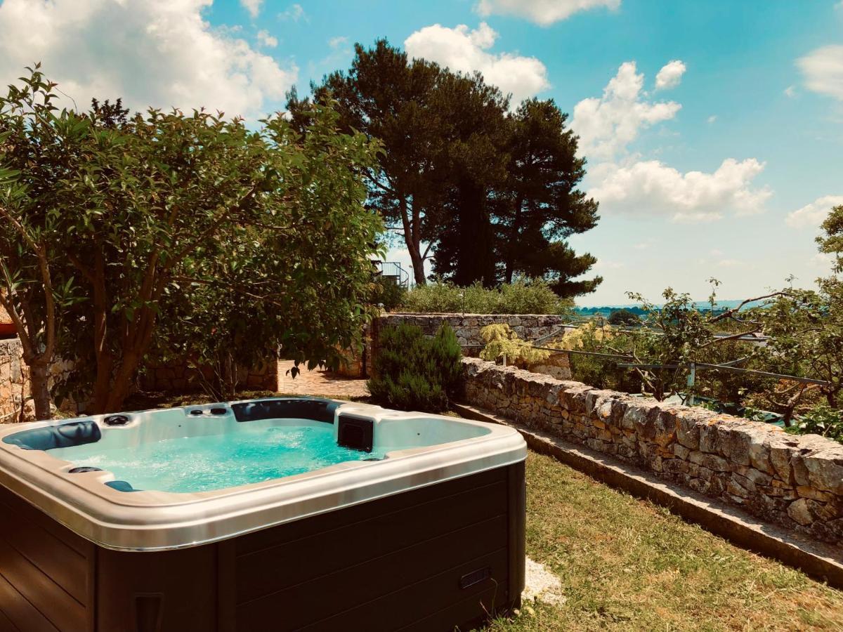 Trulli Di Zia Tata Guest House โลโกโรตอนโด ภายนอก รูปภาพ