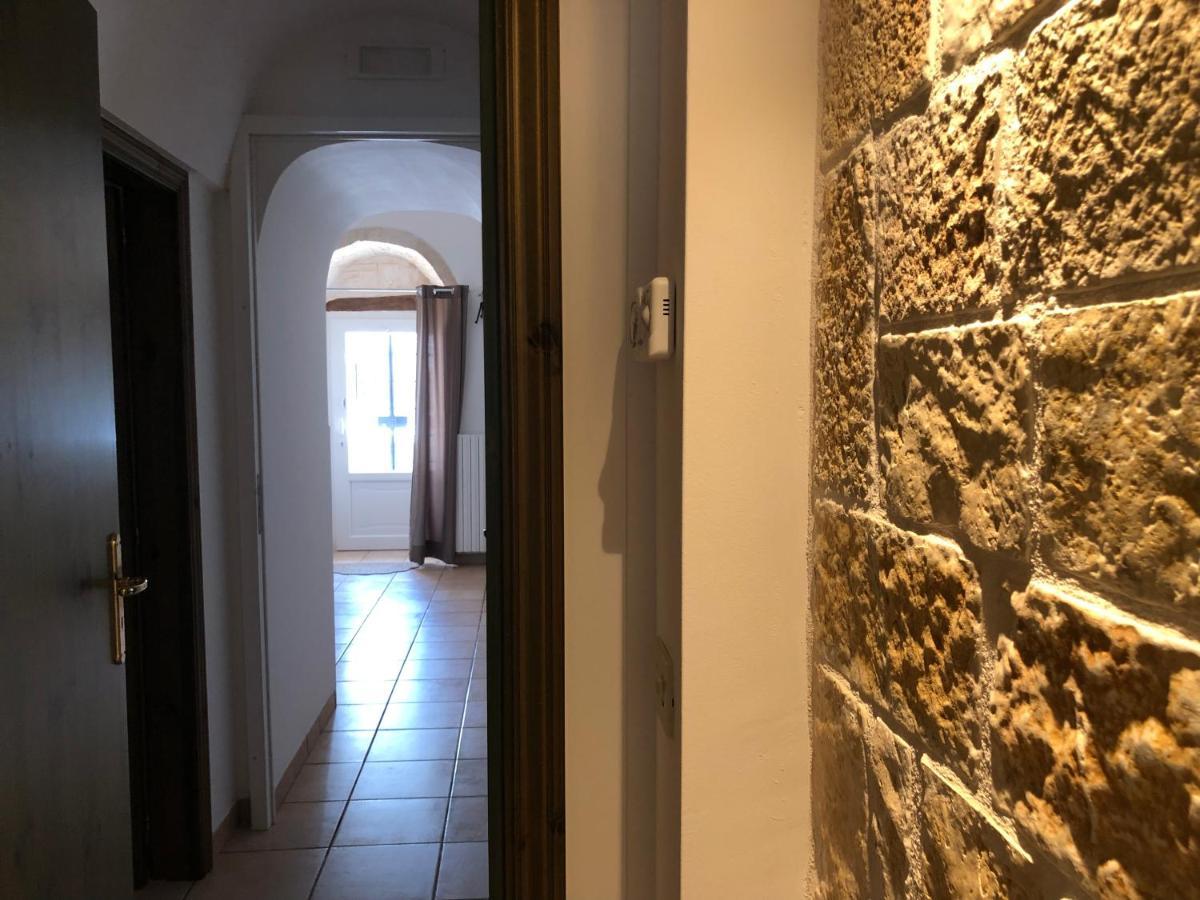 Trulli Di Zia Tata Guest House โลโกโรตอนโด ภายนอก รูปภาพ