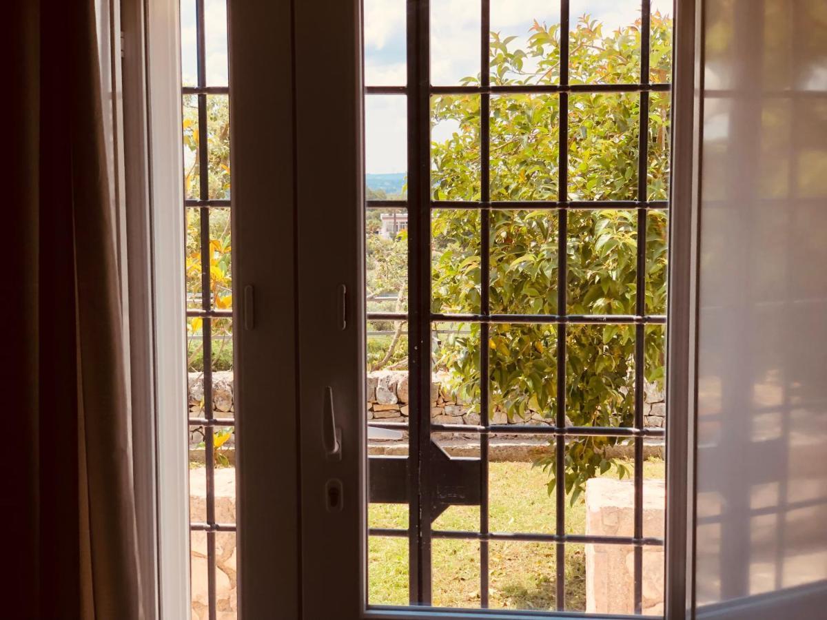 Trulli Di Zia Tata Guest House โลโกโรตอนโด ภายนอก รูปภาพ