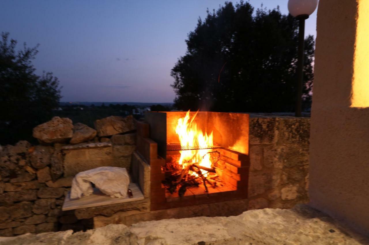 Trulli Di Zia Tata Guest House โลโกโรตอนโด ภายนอก รูปภาพ