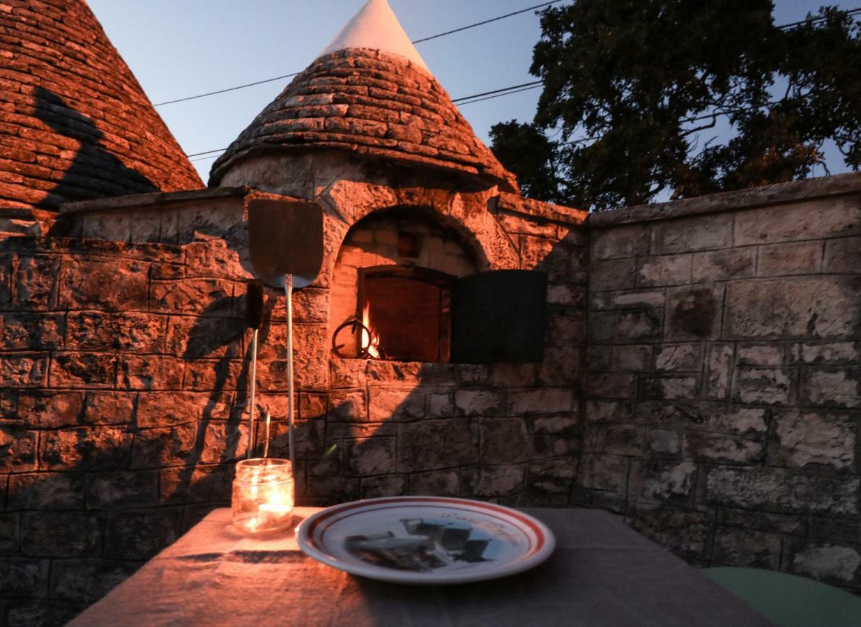 Trulli Di Zia Tata Guest House โลโกโรตอนโด ภายนอก รูปภาพ
