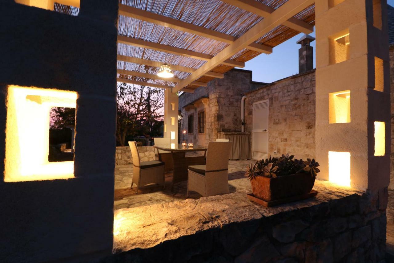 Trulli Di Zia Tata Guest House โลโกโรตอนโด ภายนอก รูปภาพ