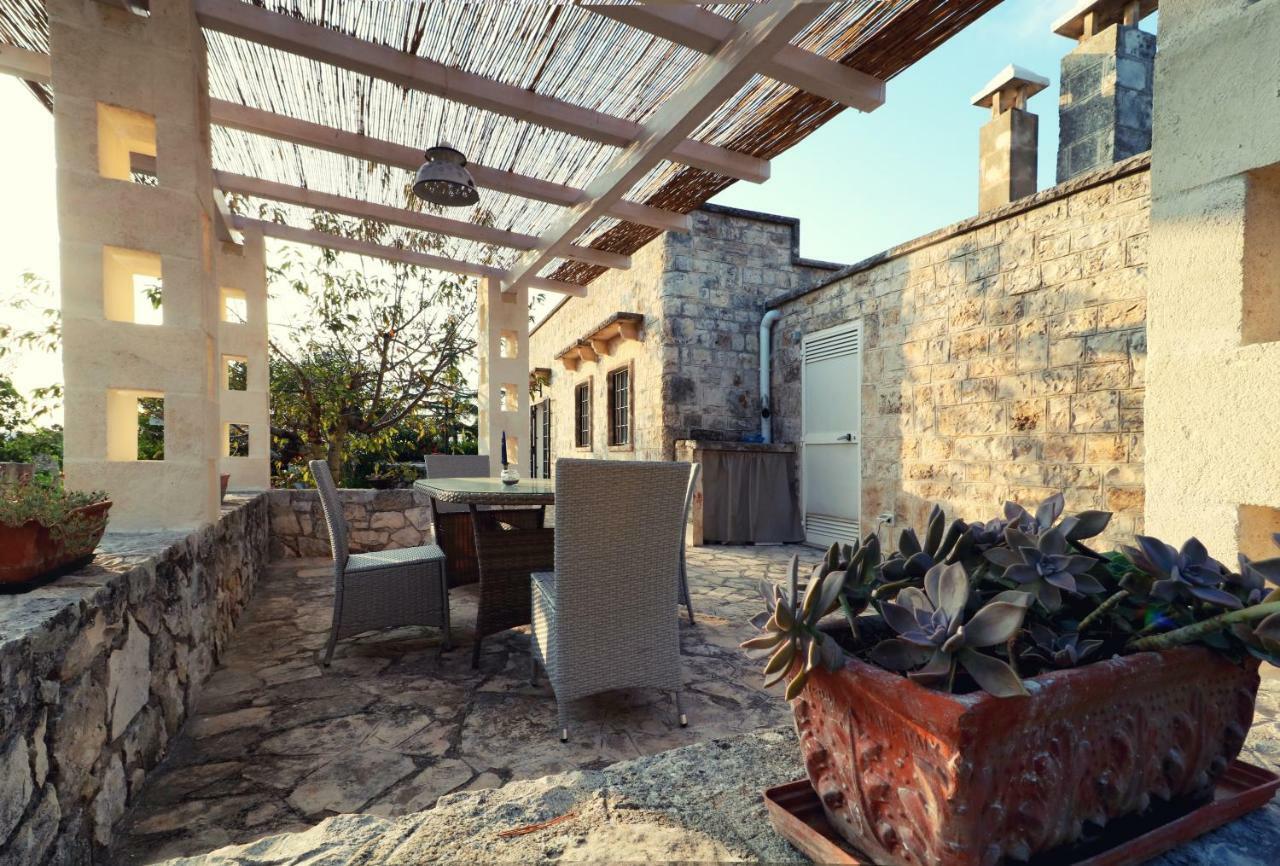 Trulli Di Zia Tata Guest House โลโกโรตอนโด ภายนอก รูปภาพ
