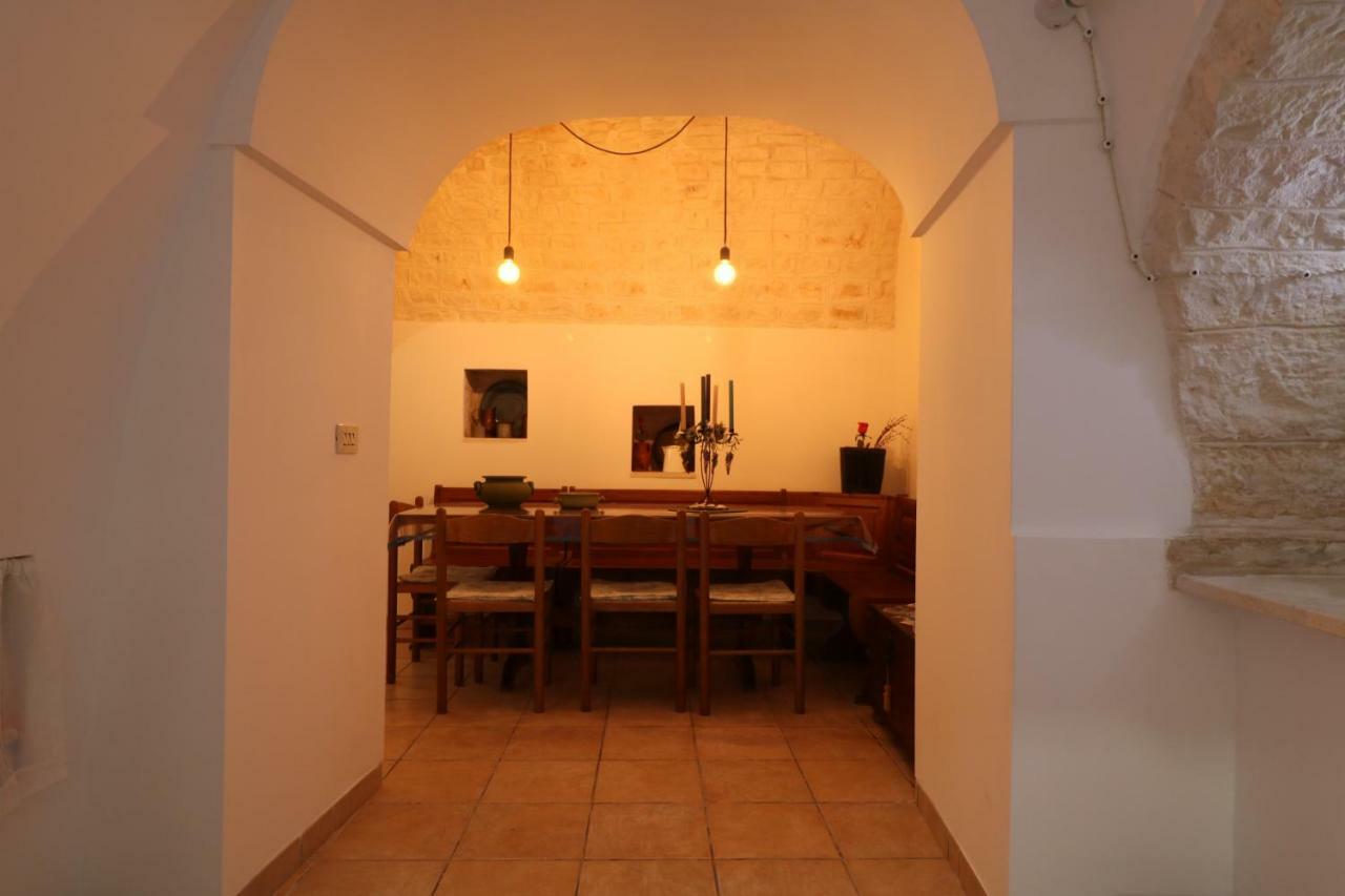 Trulli Di Zia Tata Guest House โลโกโรตอนโด ภายนอก รูปภาพ